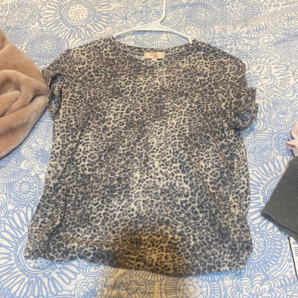 cute top got in kids section but fits i normally wear a xs or small in women’s